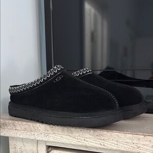 NWOT UGG Black Tasman Slippers Size M7.5 W9